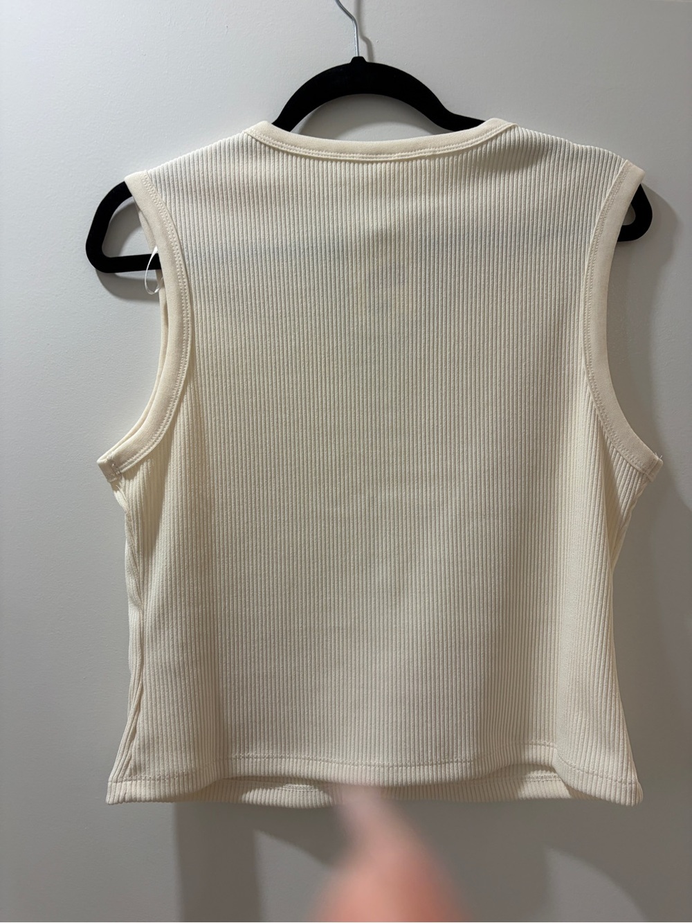 H&M Cream Ribbed V-Neck Button Front Tank - Picture 2 of 3